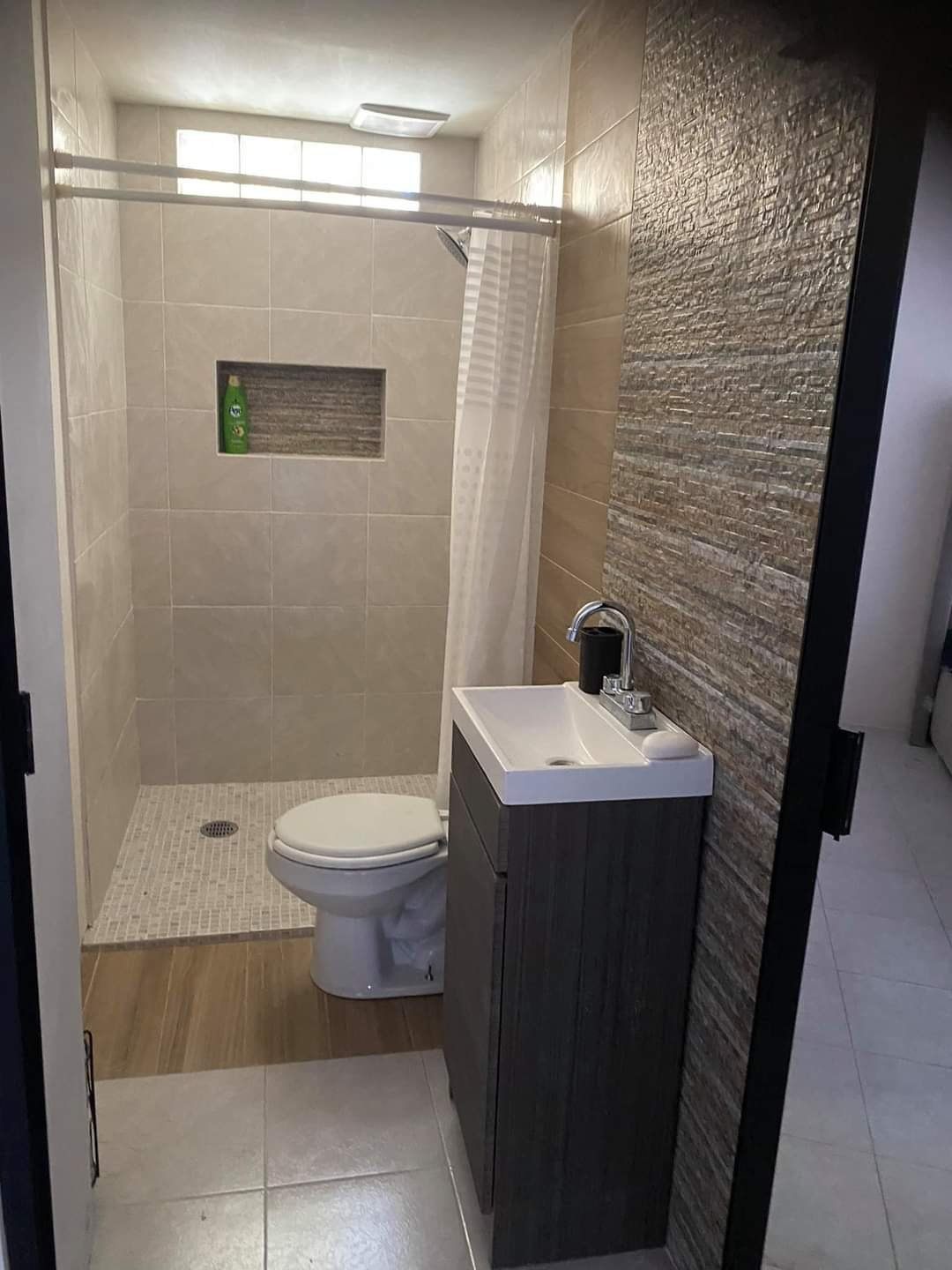 Clean interior finish and handyman support